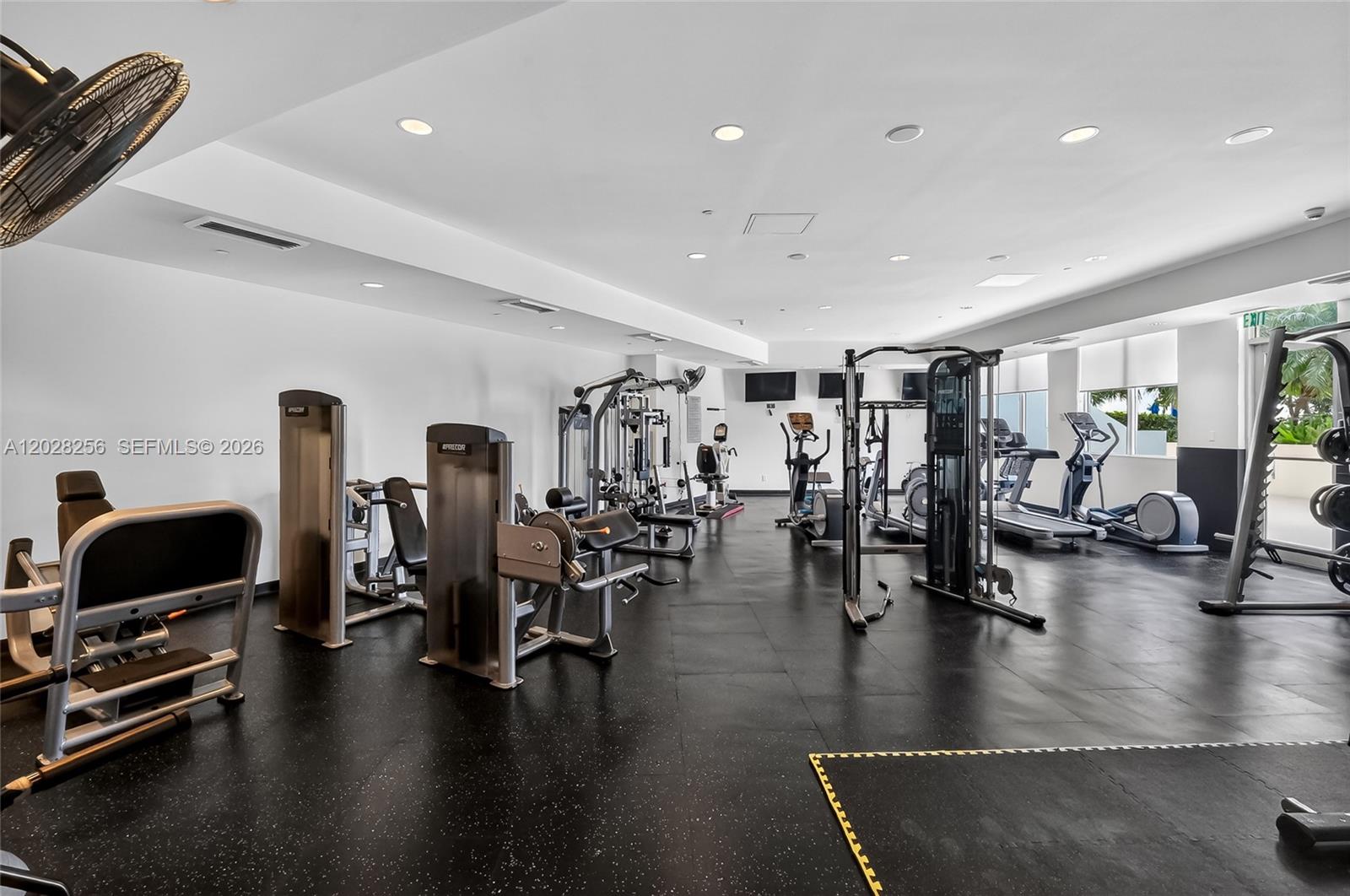 THE METROPOLITAN CONDO - Residential