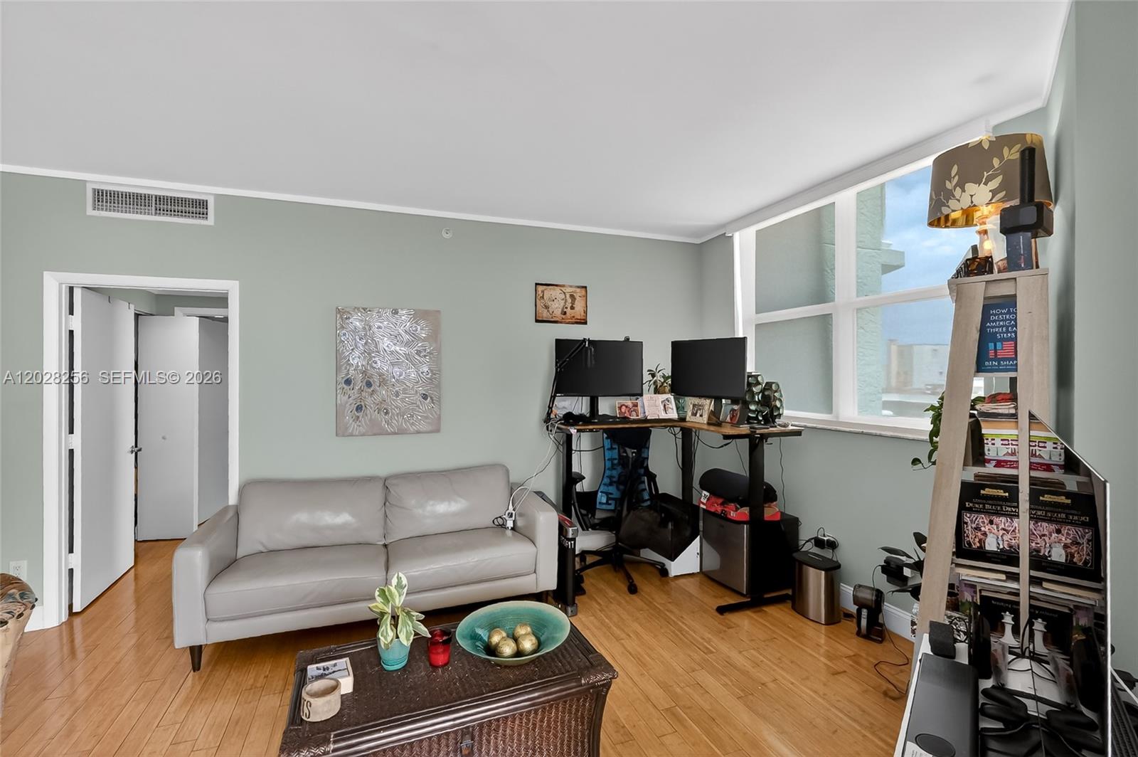 THE METROPOLITAN CONDO - Residential
