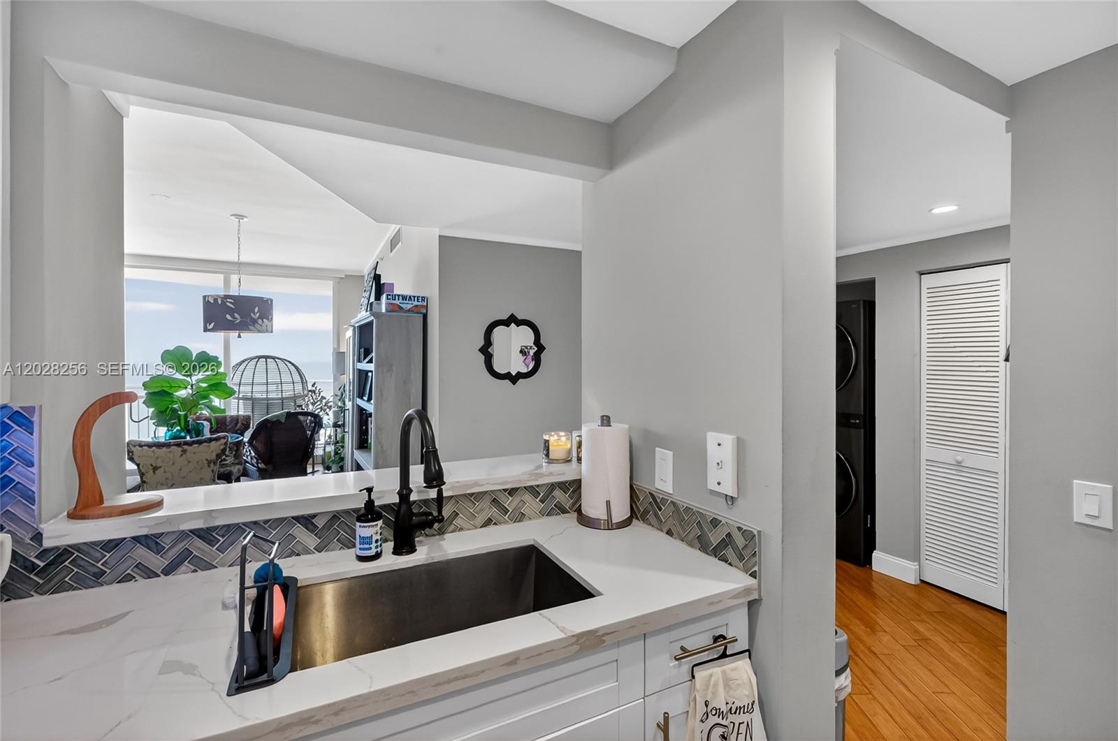 THE METROPOLITAN CONDO - Residential