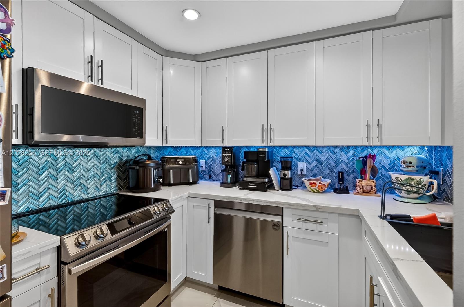 THE METROPOLITAN CONDO - Residential