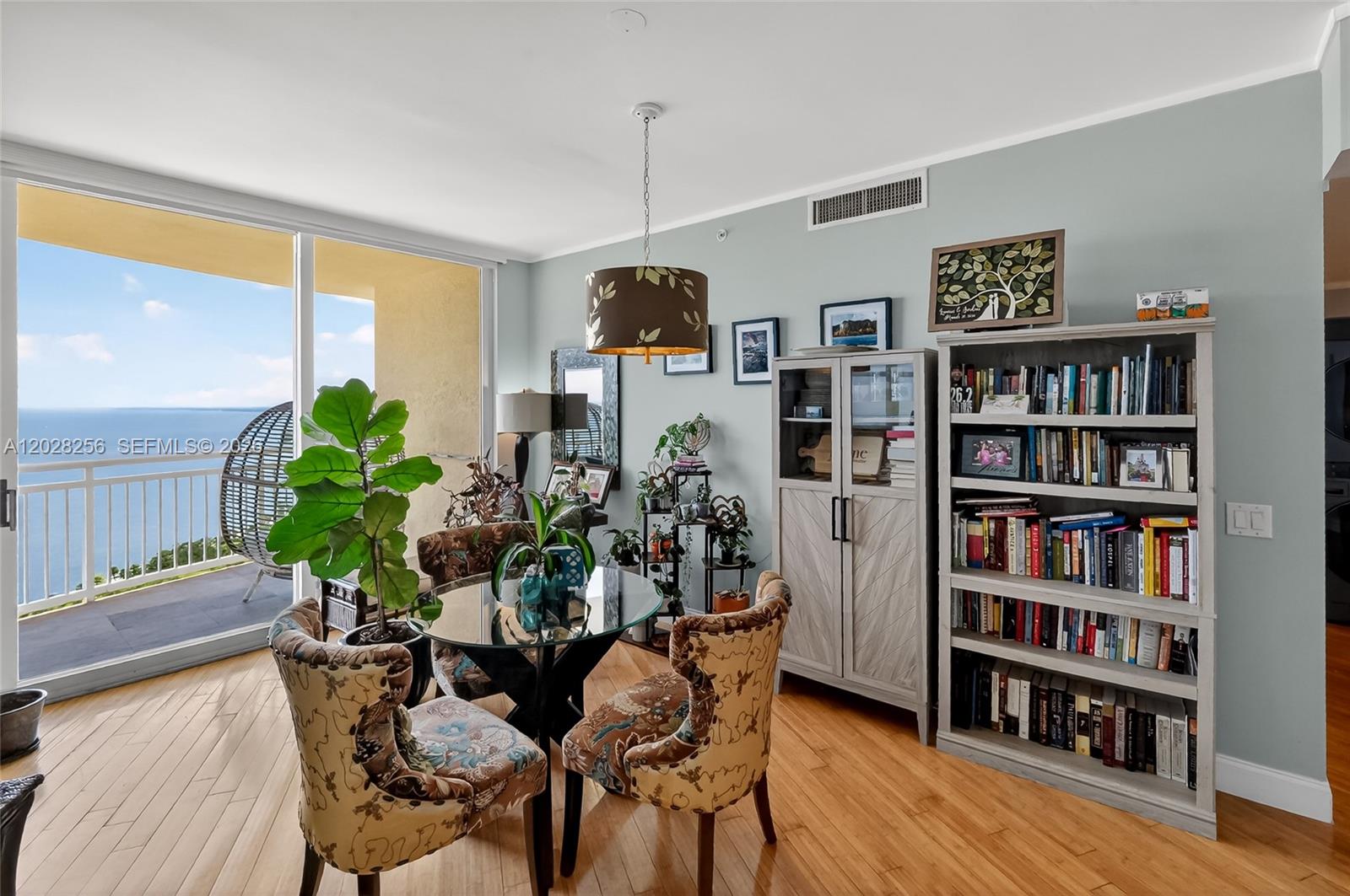 THE METROPOLITAN CONDO - Residential