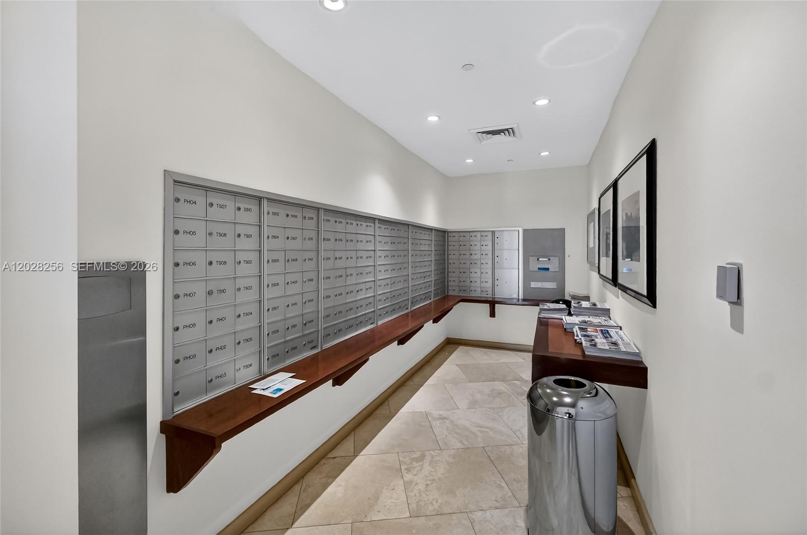 THE METROPOLITAN CONDO - Residential
