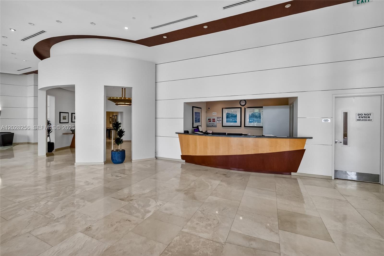 THE METROPOLITAN CONDO - Residential