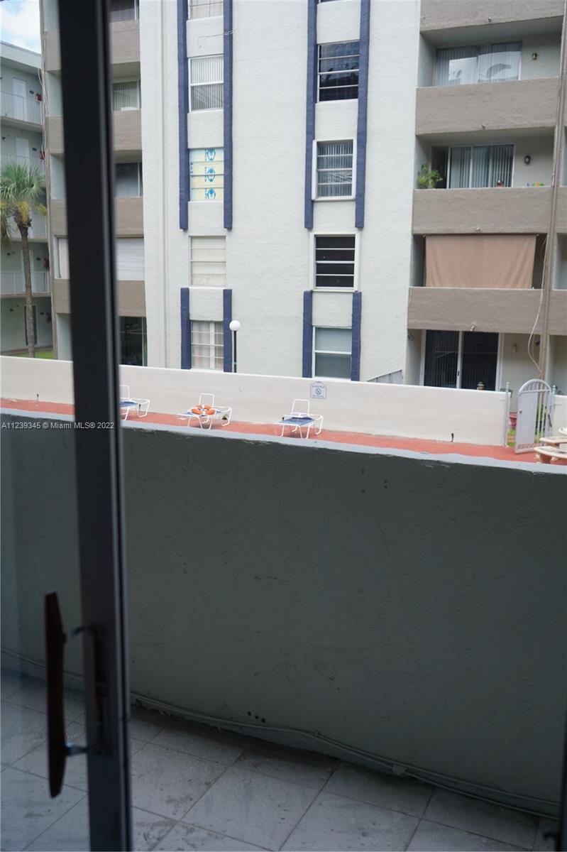 SAMARI LAKE EAST CONDO - Residential Lease