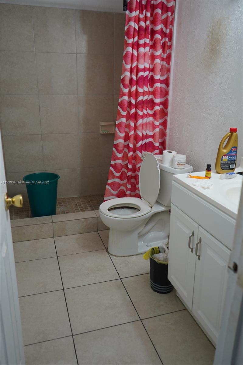 SAMARI LAKE EAST CONDO - Residential Lease