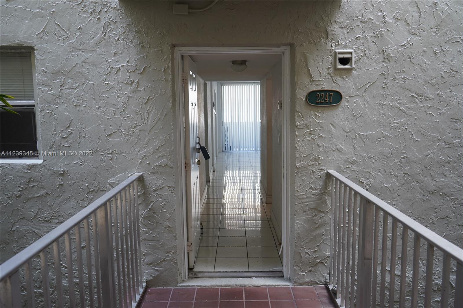 NICE AND SPACIOUS 2 BEDROOM/ 2 BATH APARTMENT LOCATED IN HIALEAH CLOSE TO THE PALMETTO EXPRESSWAY AND MAJOR INTERSECTIONS/GREAT CONDO AMENITIES WASHER AND DRYER IN UNIT, 1 PARKING SPACE 1 VISITOR. VACANT. 650 MIN CREDIT