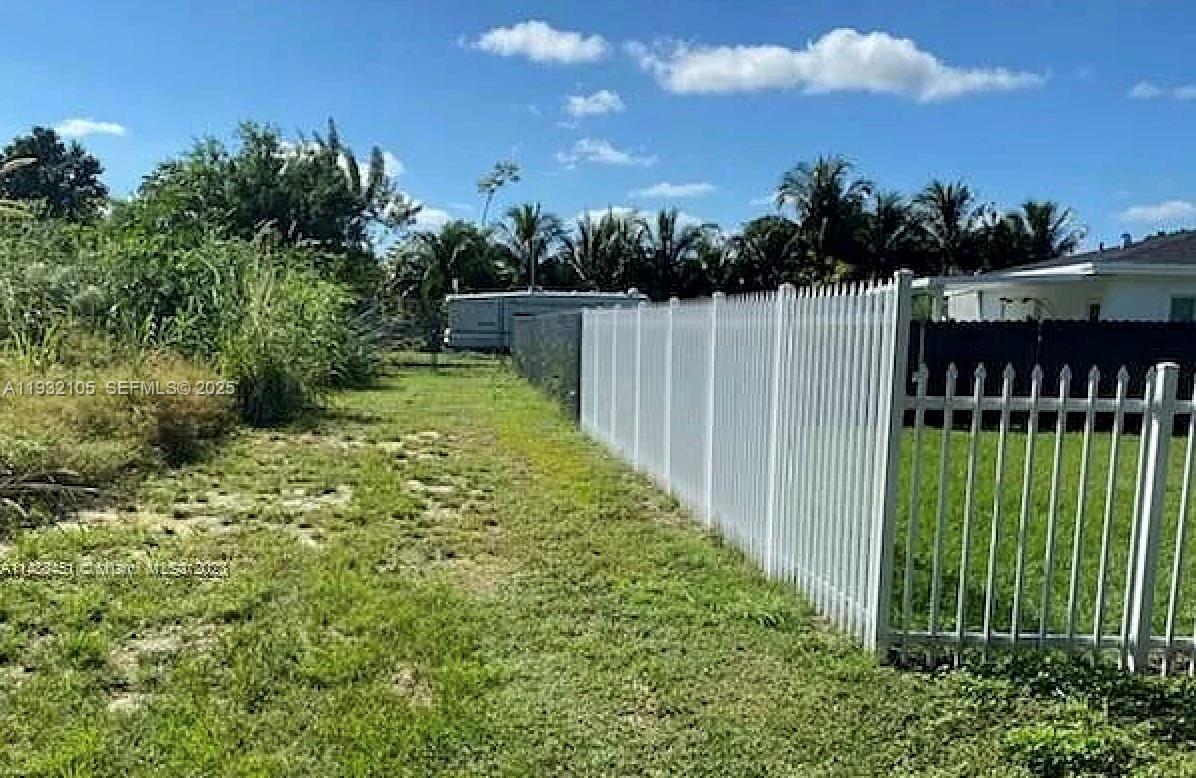 Vacant land. NO UTILITIES AVAILABLE ON THE LOT. NO ADDRESS AVAILABLE ONLY FOLIO.