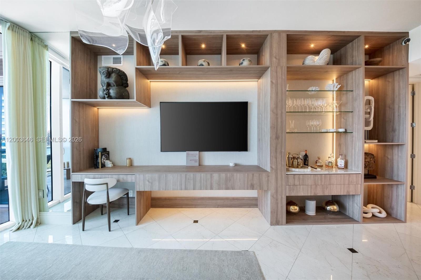 CONTINUUM ON SOUTH BEACH - Residential Lease