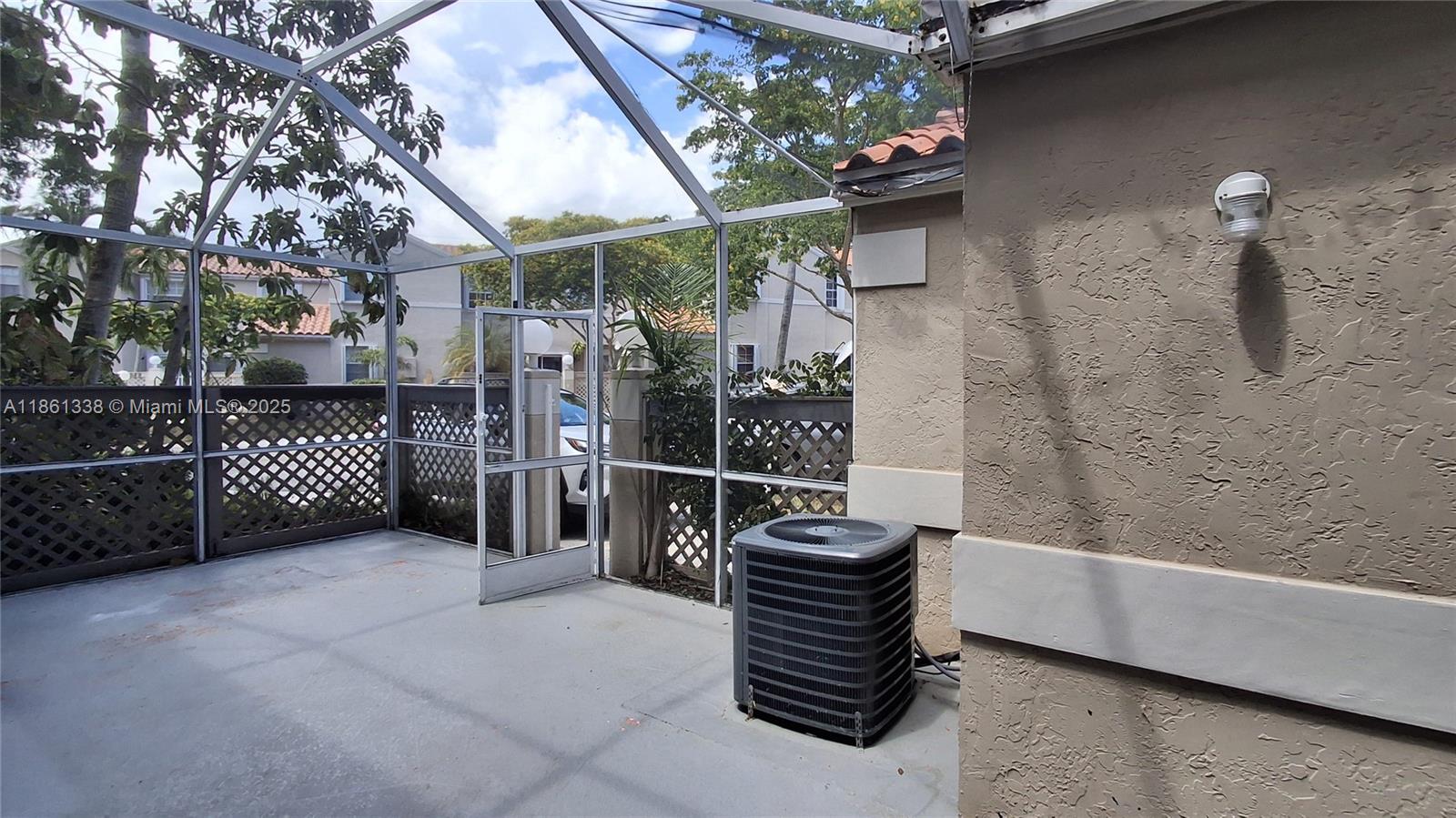 EMBASSY LAKES - Residential Lease