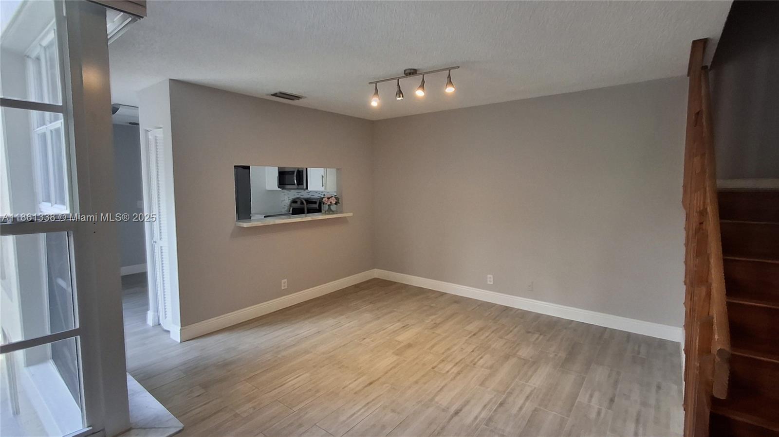 EMBASSY LAKES - Residential Lease