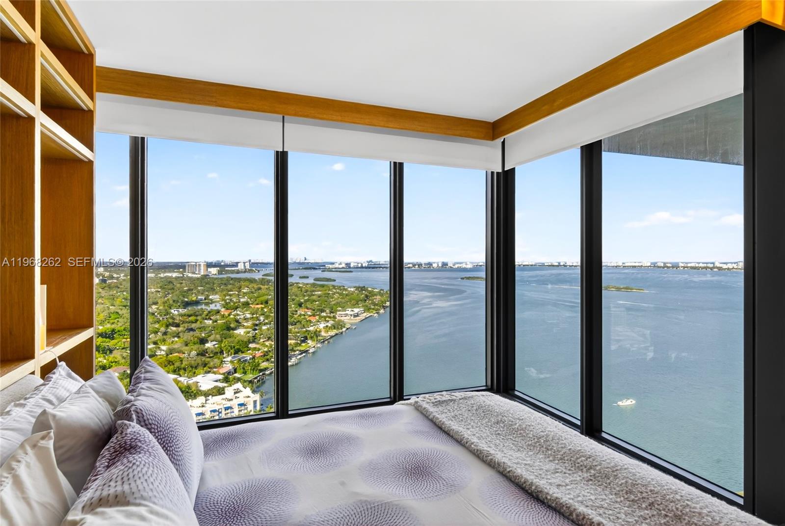 BLUE CONDO - Residential