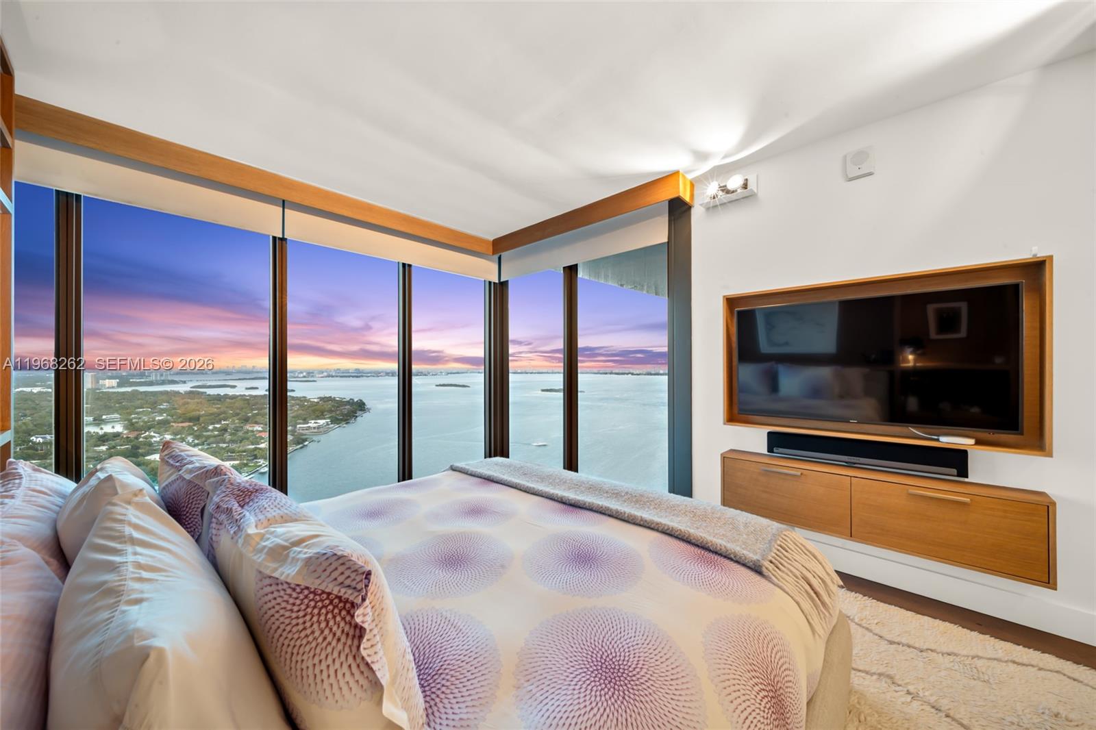 BLUE CONDO - Residential