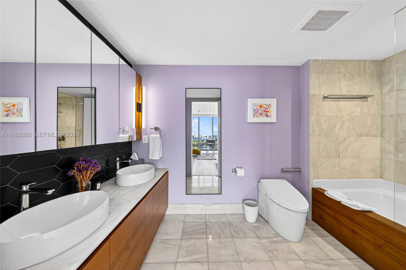 BLUE CONDO - Residential