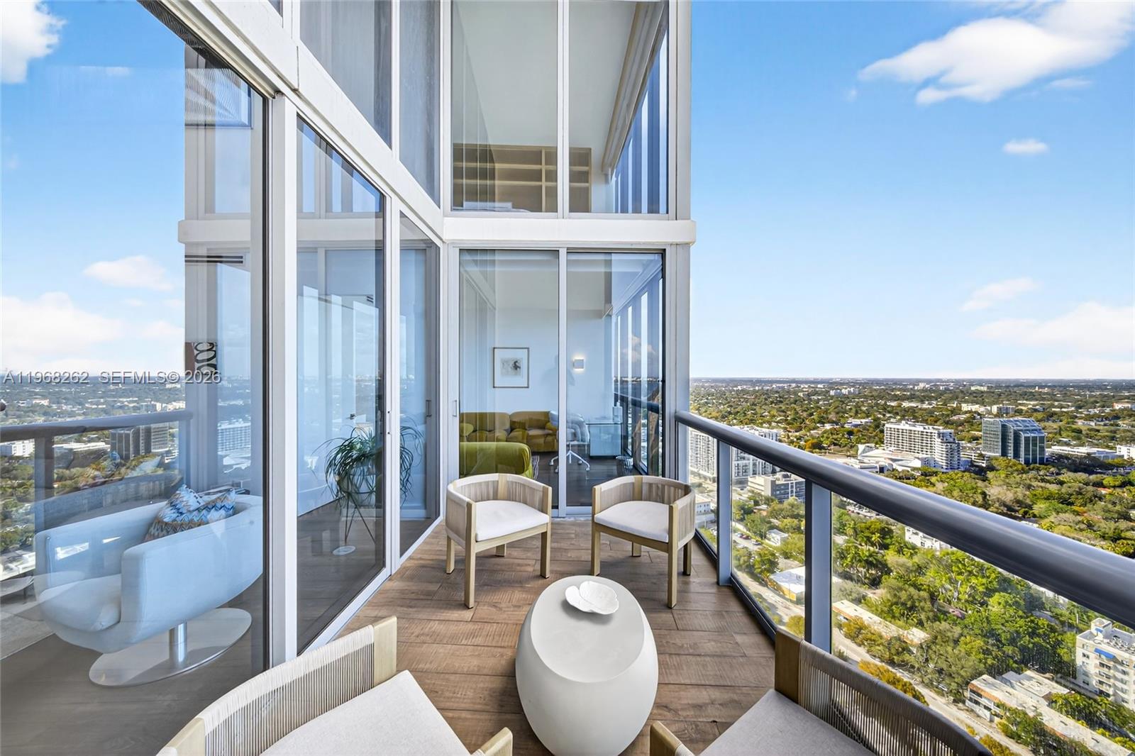 BLUE CONDO - Residential