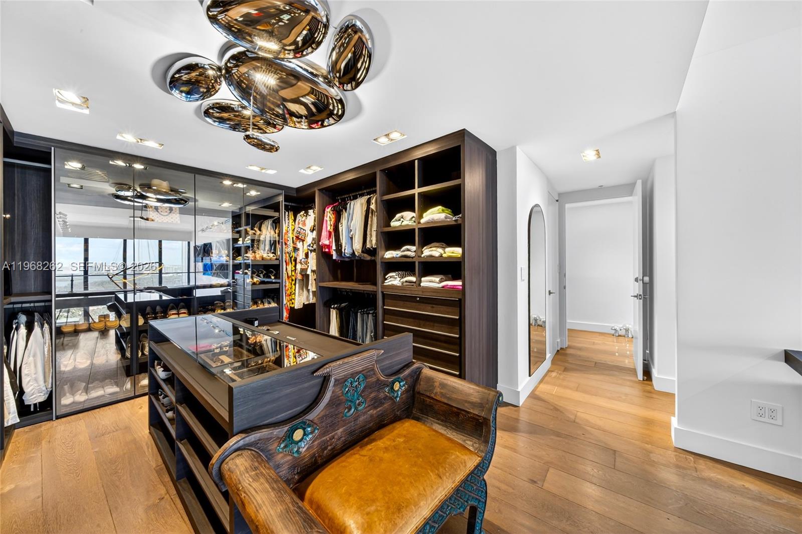 BLUE CONDO - Residential