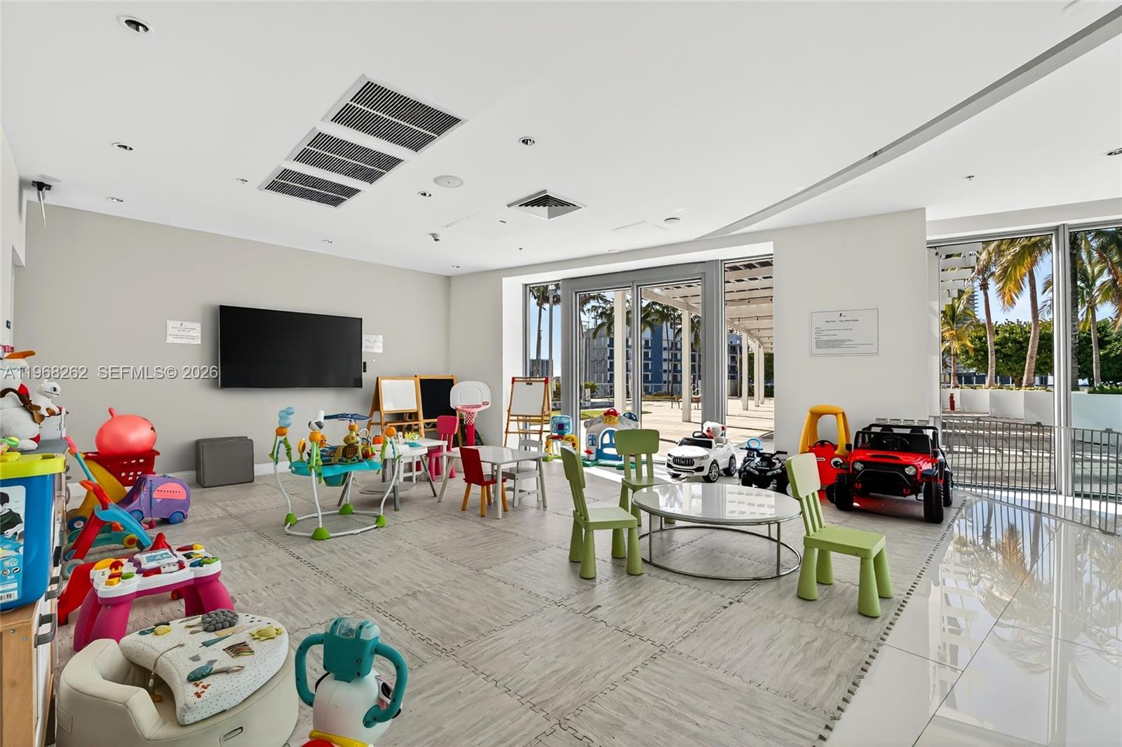 BLUE CONDO - Residential