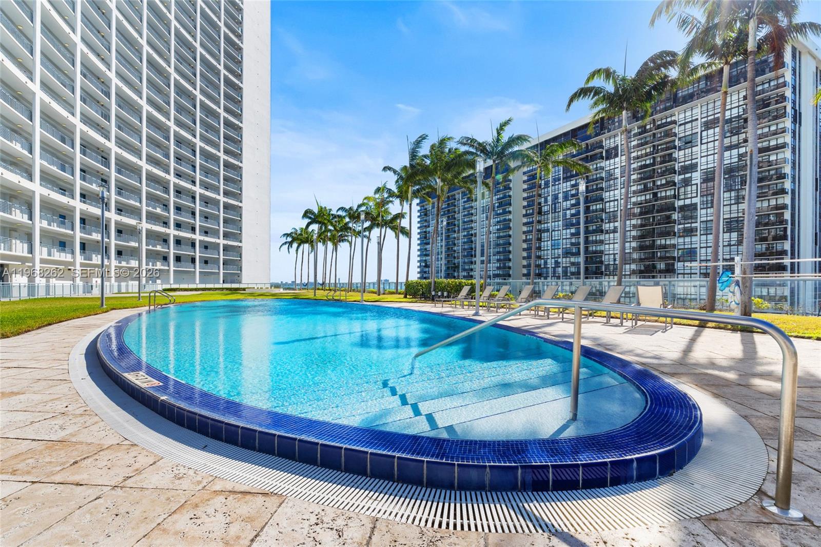 BLUE CONDO - Residential