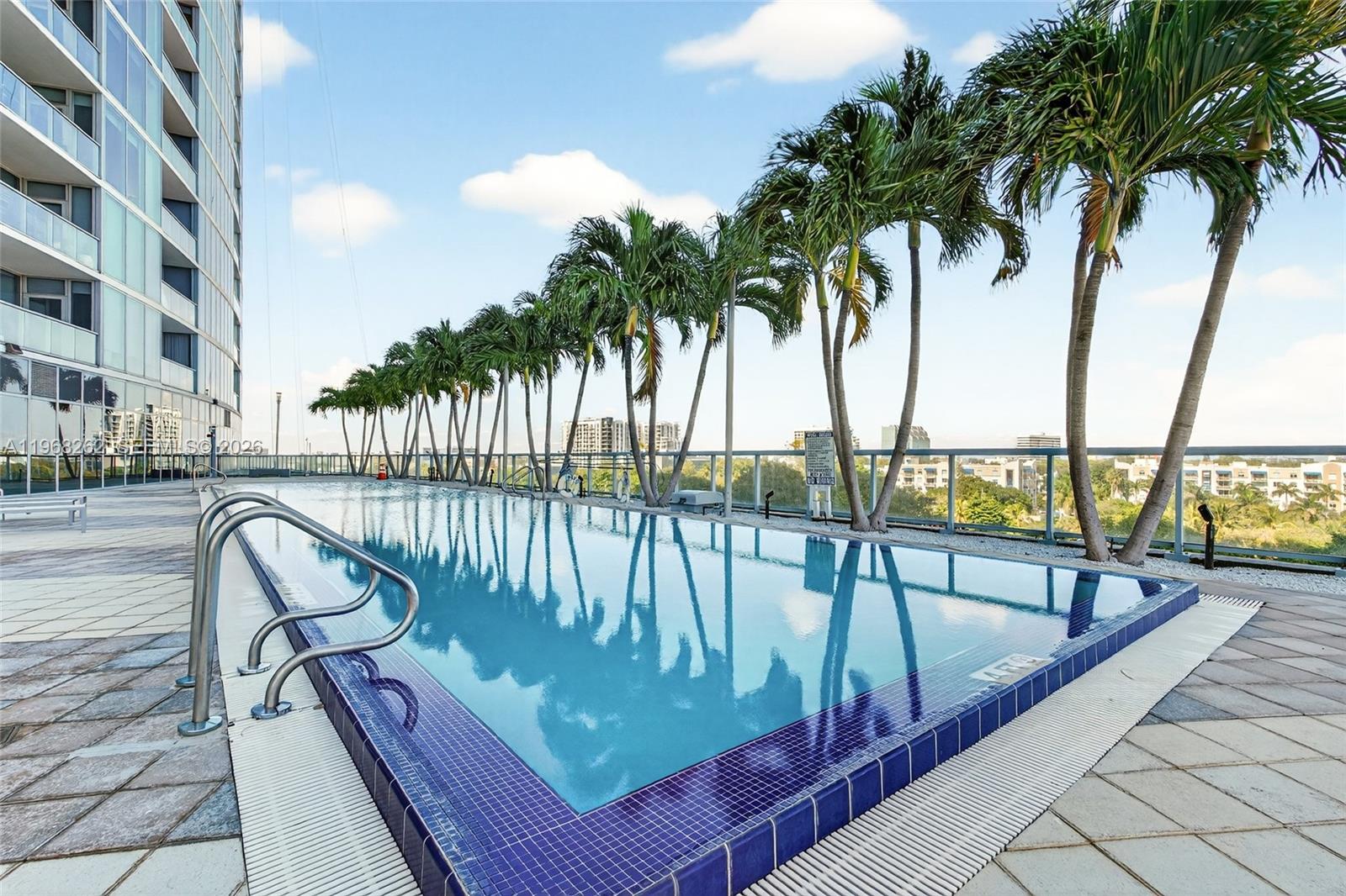 BLUE CONDO - Residential