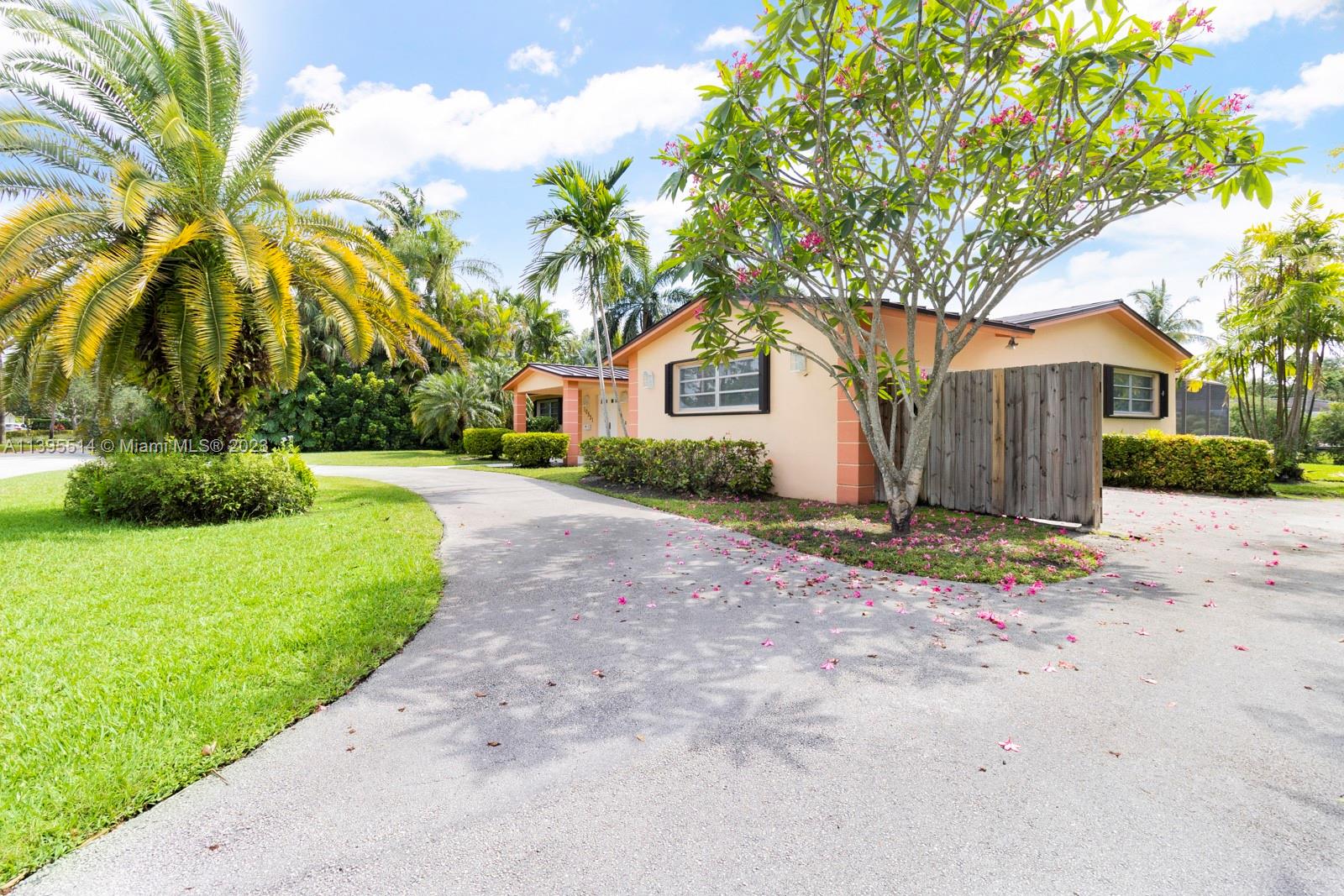 KENDALL GARDENS - Residential