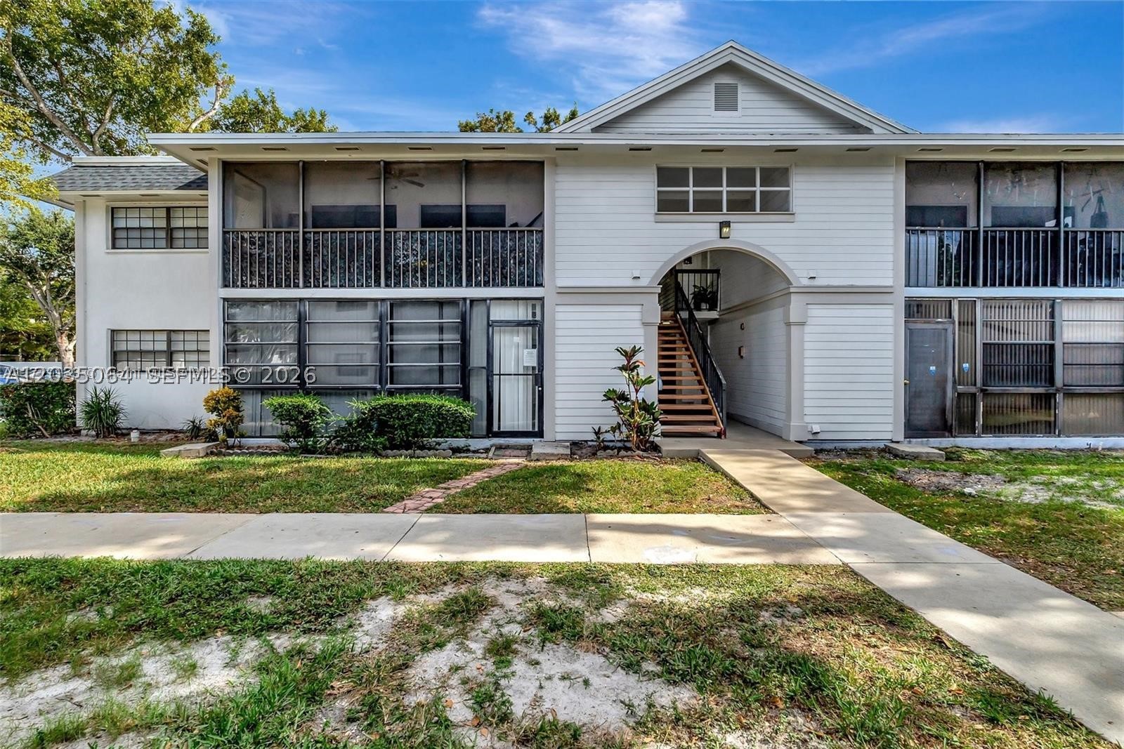 GREAT CONDITION 2 BEDROOM 2 BATHROOMS APARTMENT IN GATED COMMUNITY. UNIT RENTED FOR $1950.00 TO GREAT TENANTS. WASHER AND DRYER IN UNIT. CENTRAL A/C. LOW MAINTENANCE OF $440 PLUS A SA $163