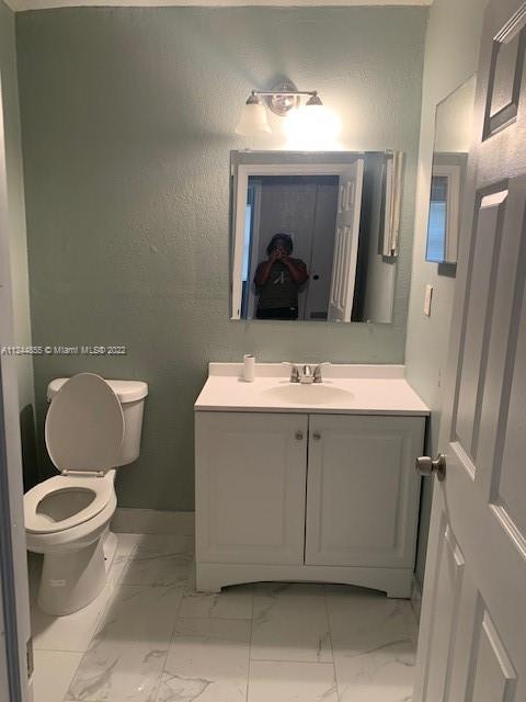 BREEZYWAY MANOR - Residential Lease