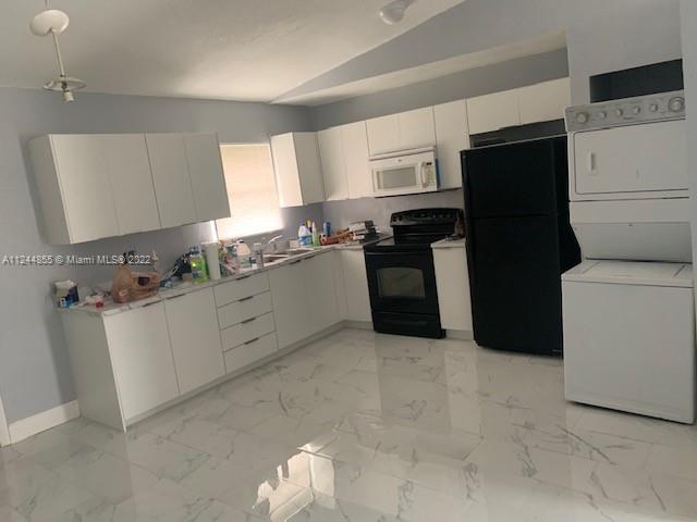 BREEZYWAY MANOR - Residential Lease