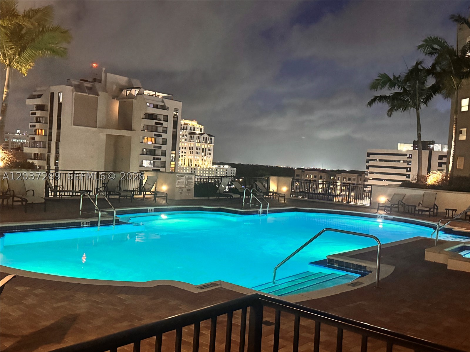Beautiful condo in Coral Gables