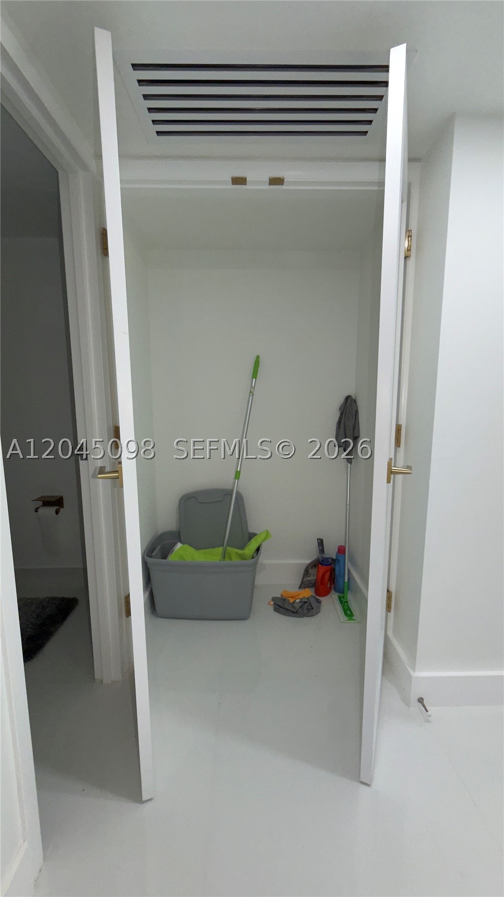 BRICKELL BAY CLUB CONDO - Residential Lease