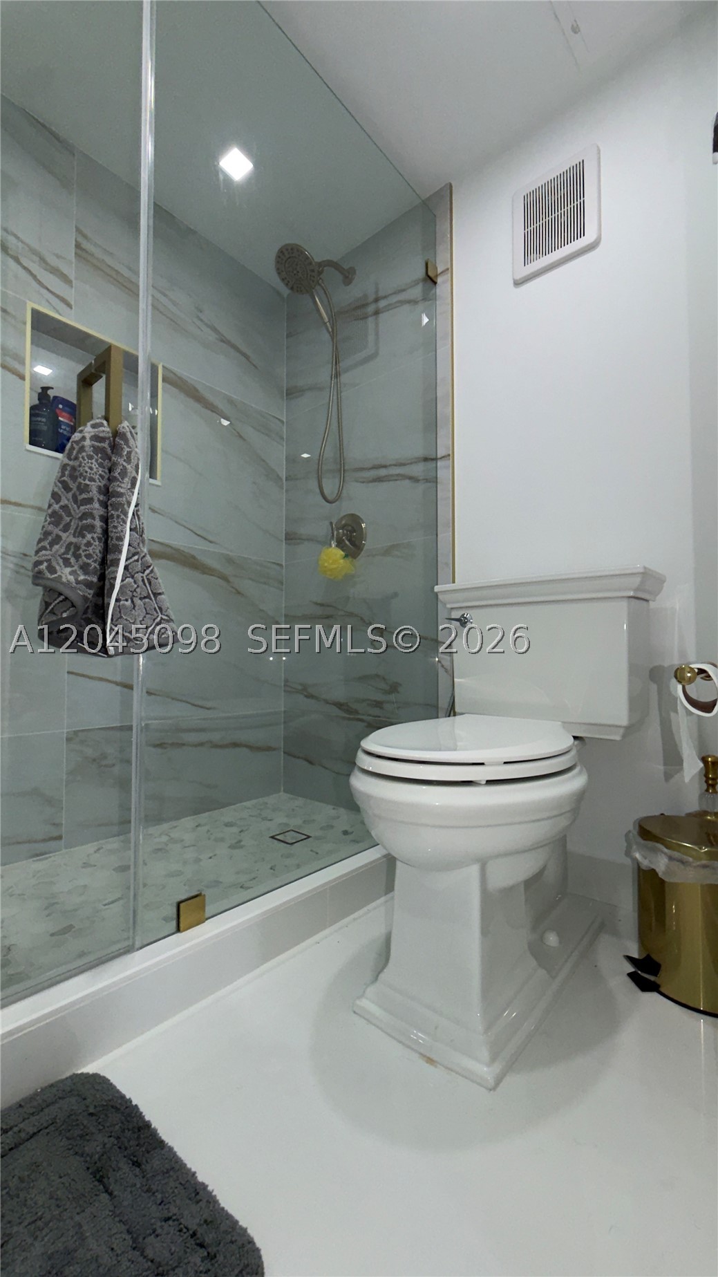 BRICKELL BAY CLUB CONDO - Residential Lease