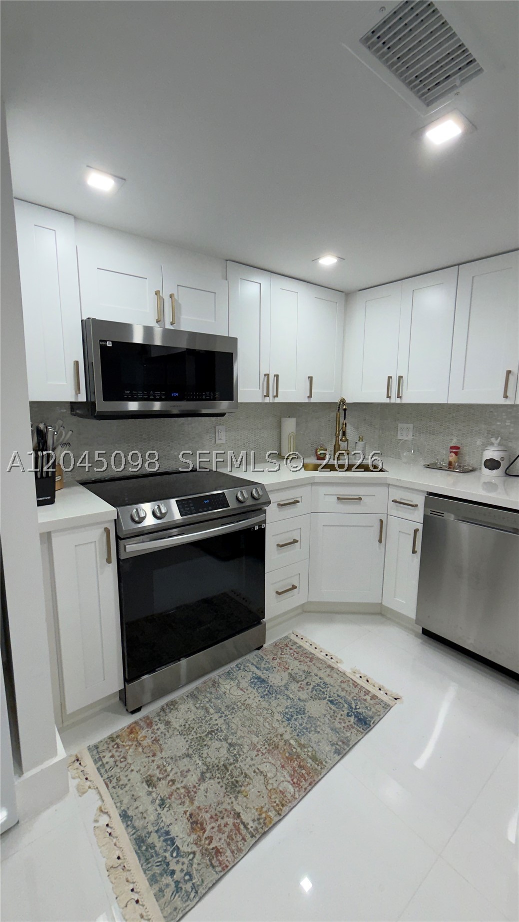 BRICKELL BAY CLUB CONDO - Residential Lease