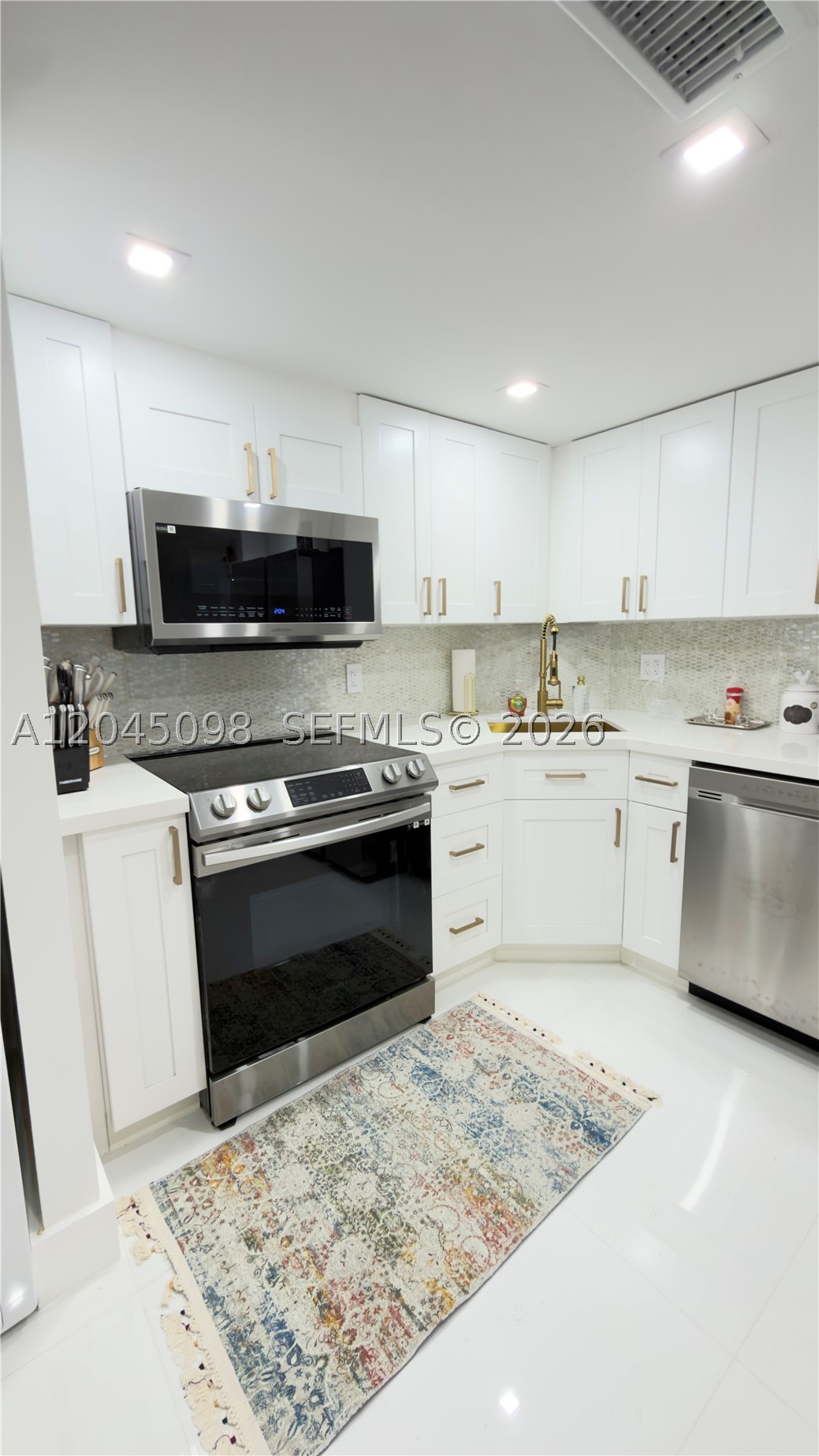 BRICKELL BAY CLUB CONDO - Residential Lease