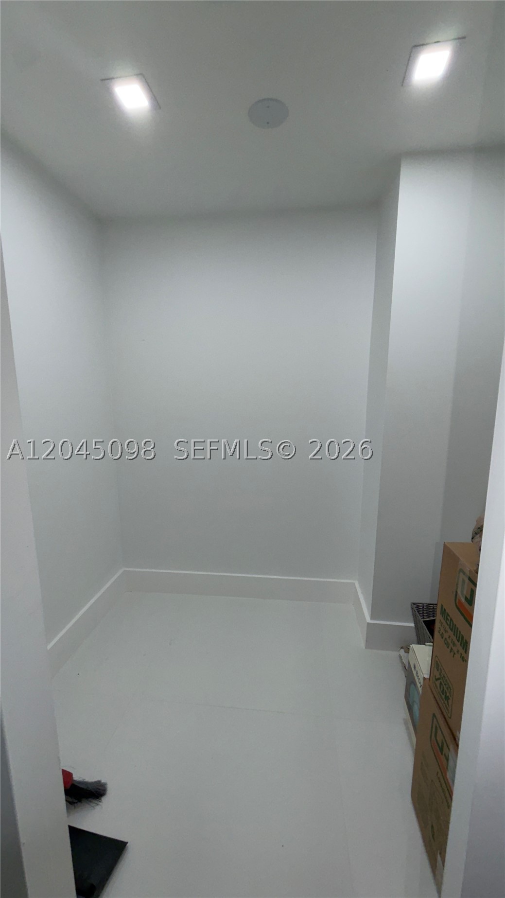 BRICKELL BAY CLUB CONDO - Residential Lease