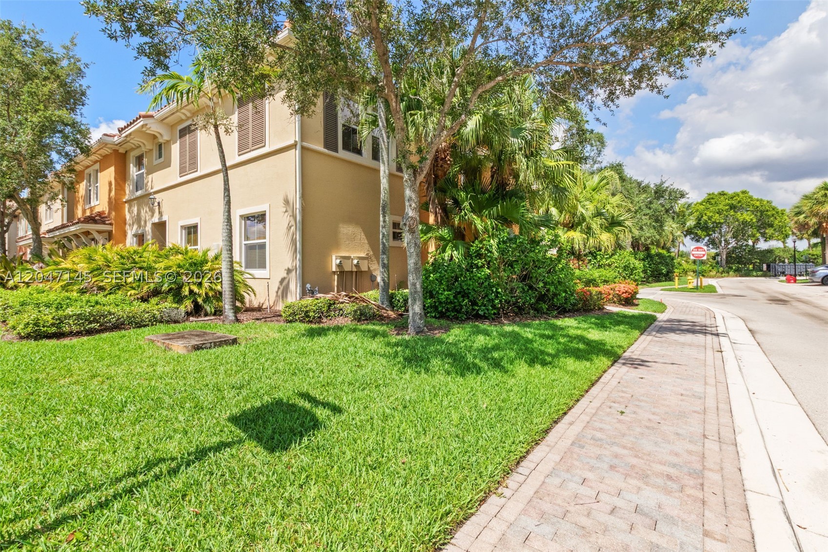 ARTESIA - Residential Lease