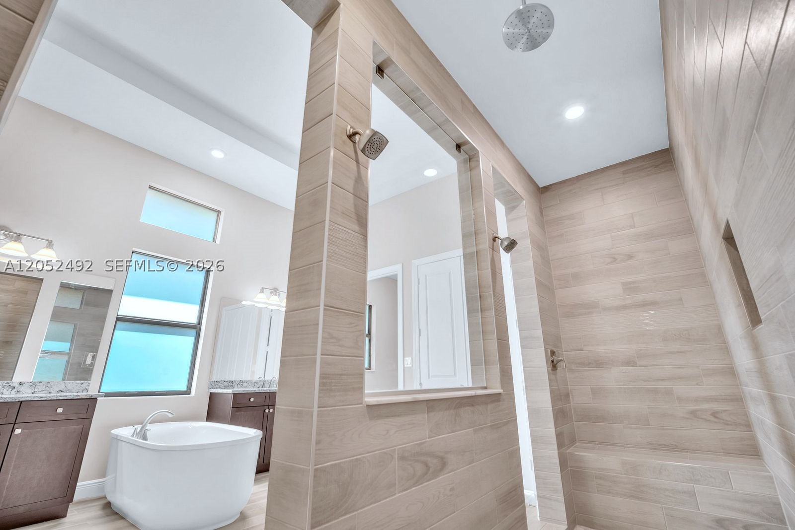 PARKLAND BAY - Residential