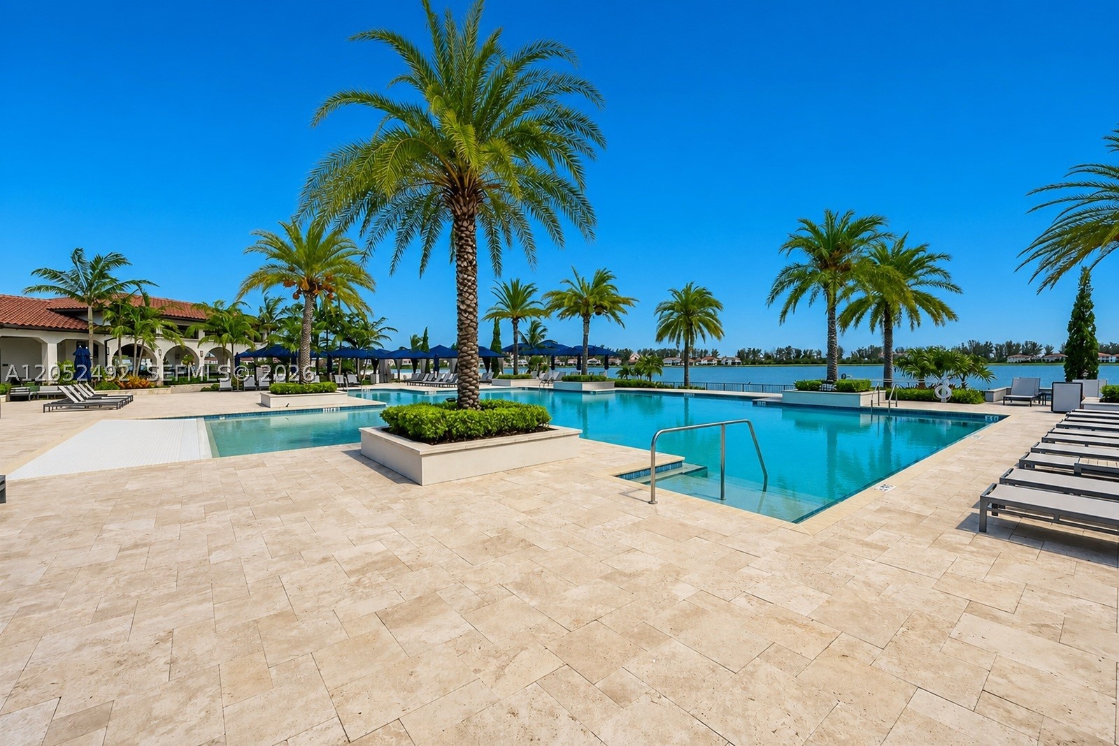 PARKLAND BAY - Residential
