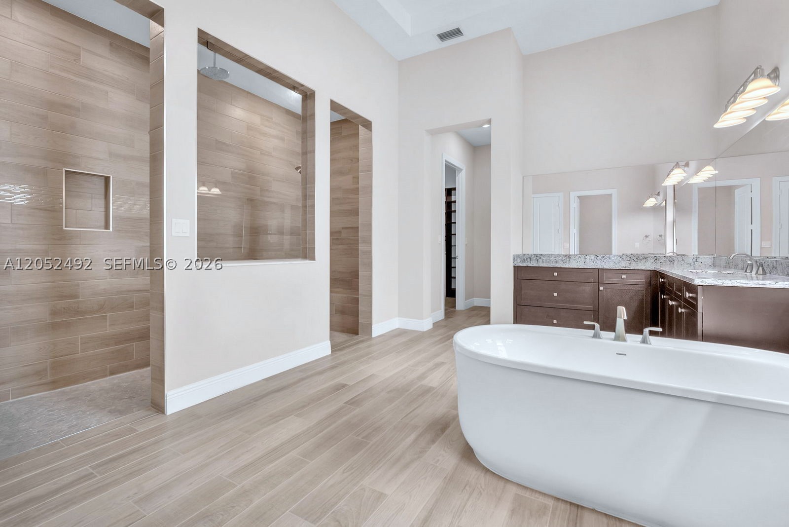 PARKLAND BAY - Residential