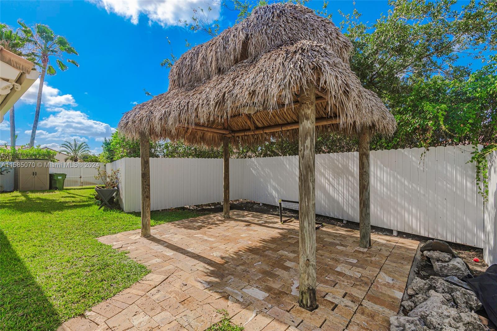 TWIN ACRES - Residential Lease