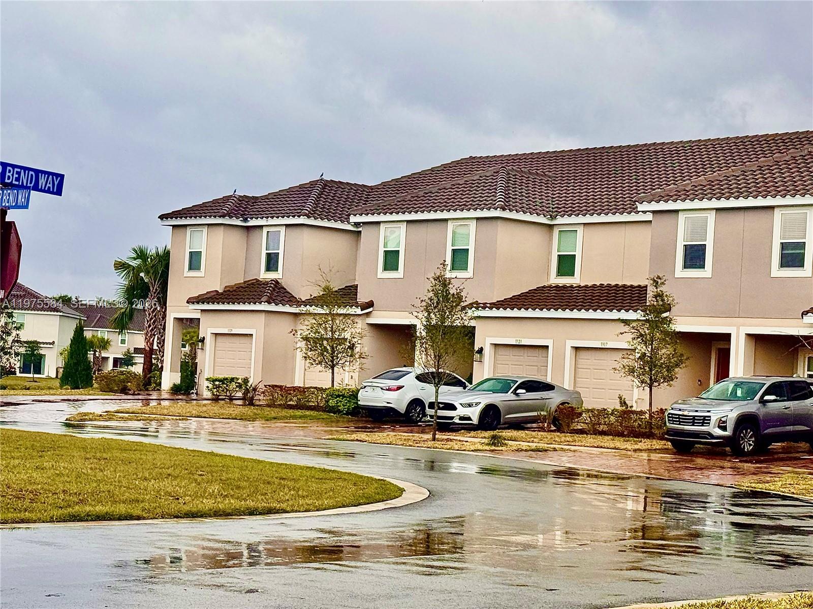 THE TOWNHOMES AT BELLALAGO - Residential