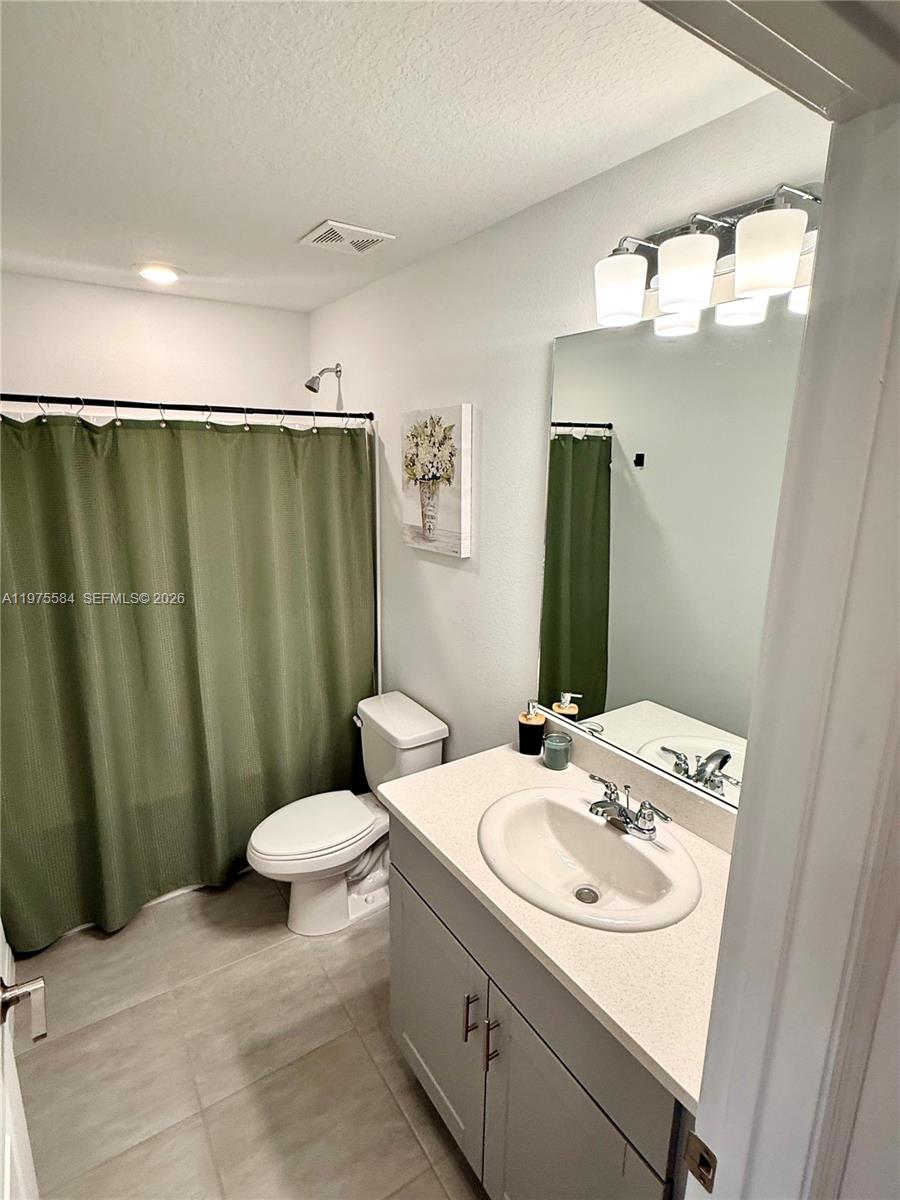 THE TOWNHOMES AT BELLALAGO - Residential