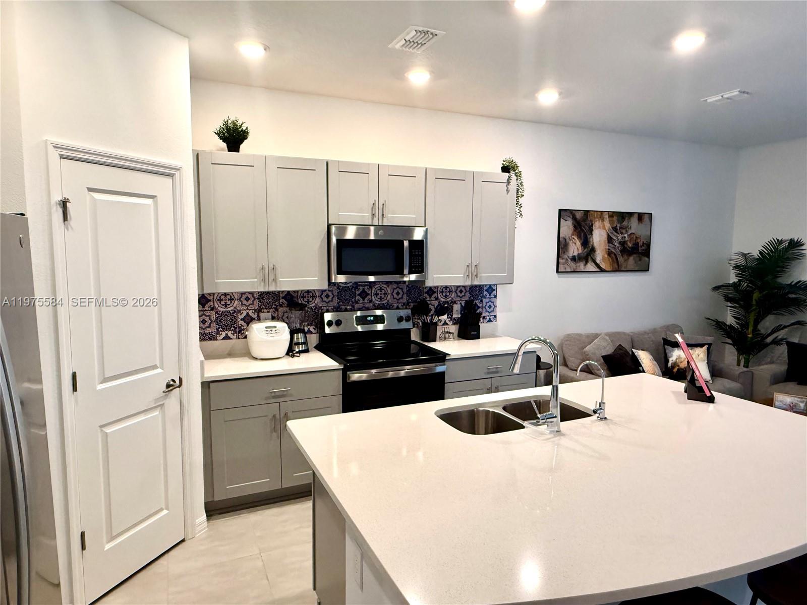 THE TOWNHOMES AT BELLALAGO - Residential