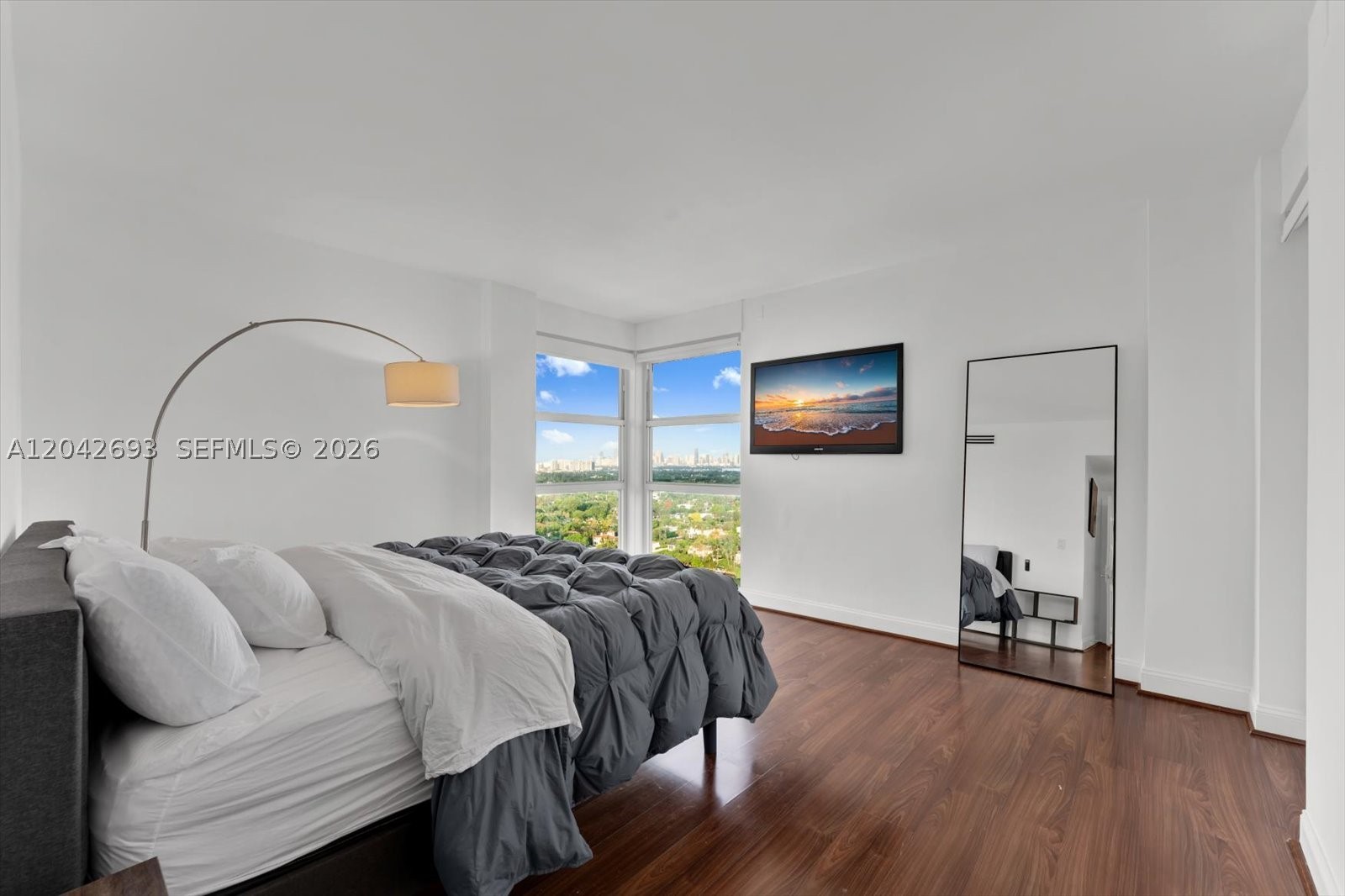 LA TOUR CONDO - Residential