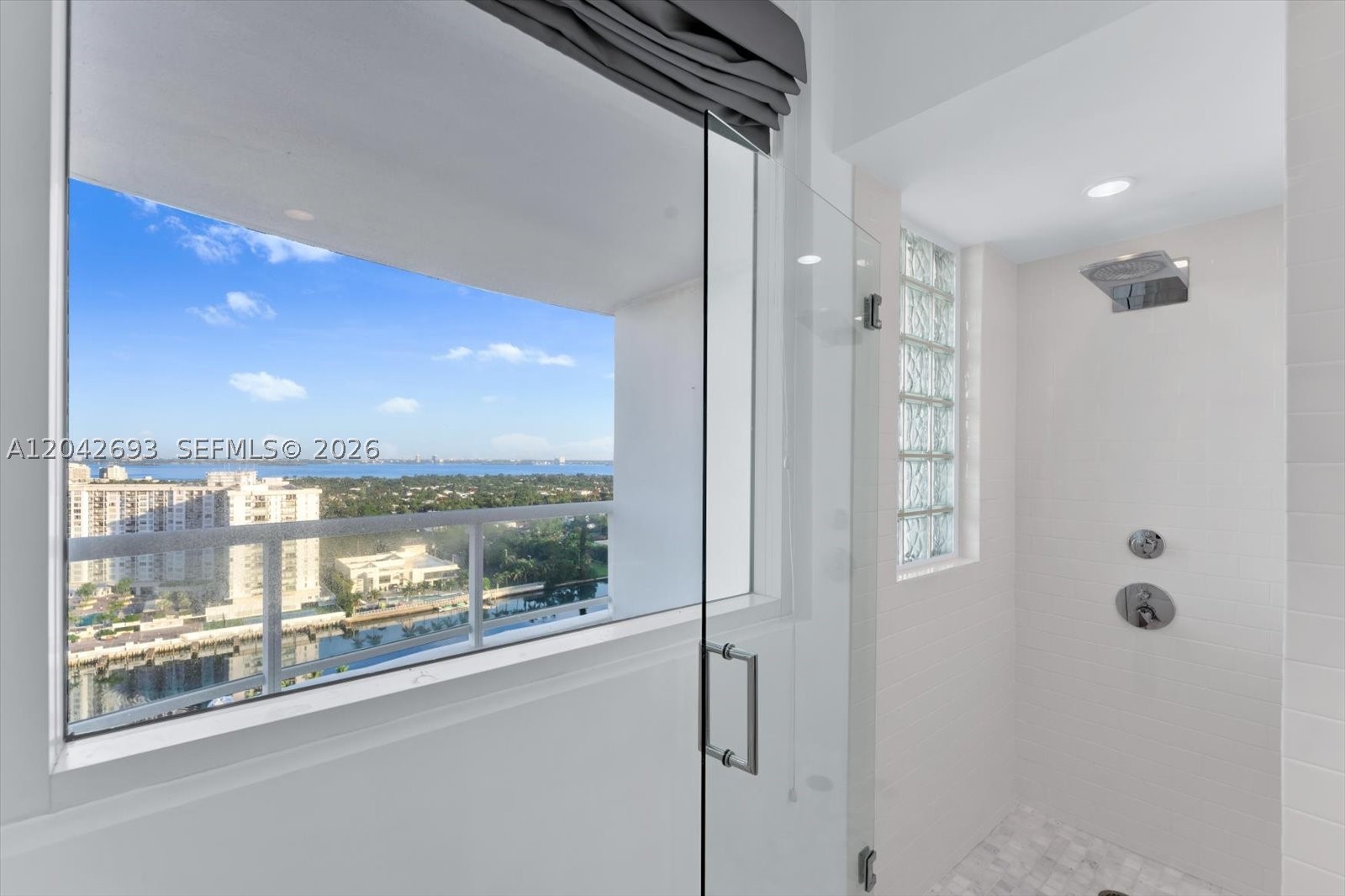 LA TOUR CONDO - Residential
