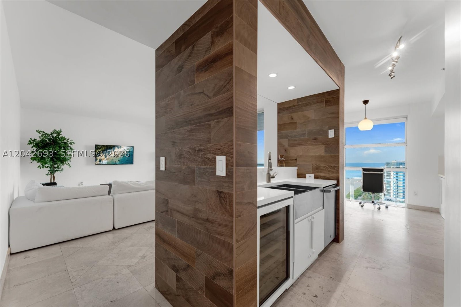 LA TOUR CONDO - Residential