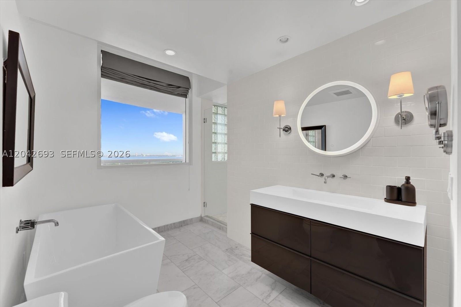 LA TOUR CONDO - Residential
