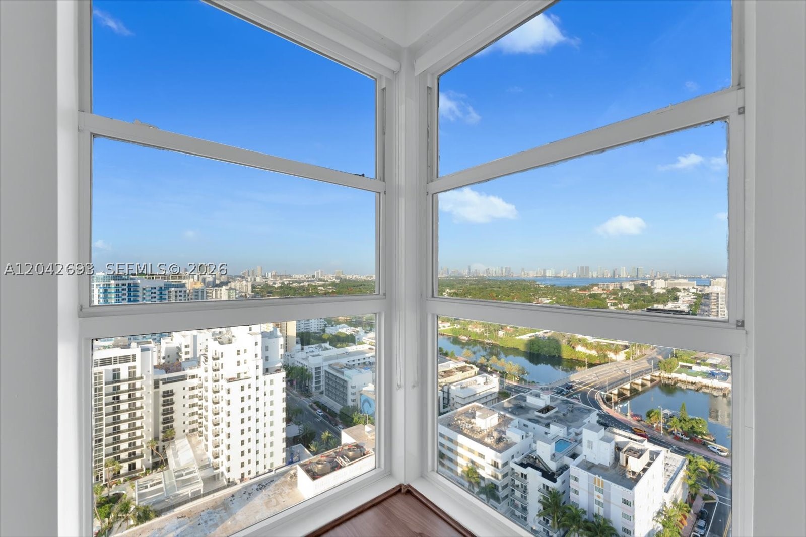 LA TOUR CONDO - Residential