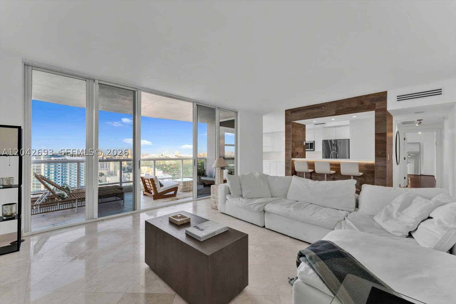 LA TOUR CONDO - Residential