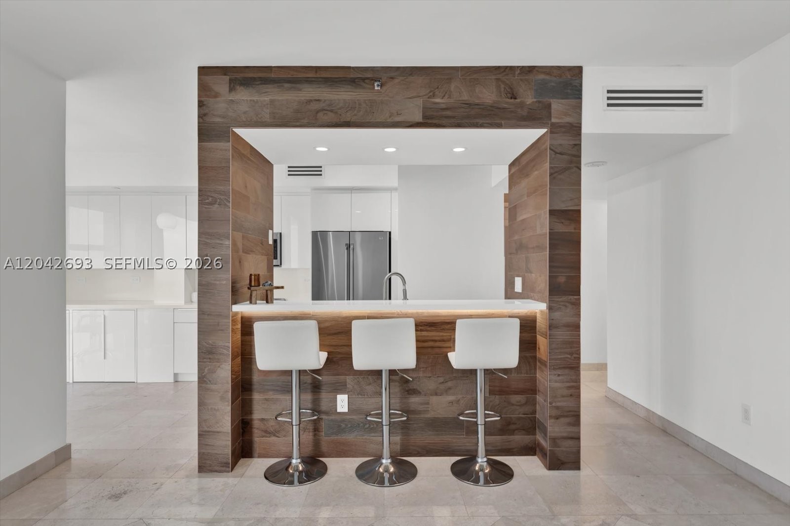 LA TOUR CONDO - Residential