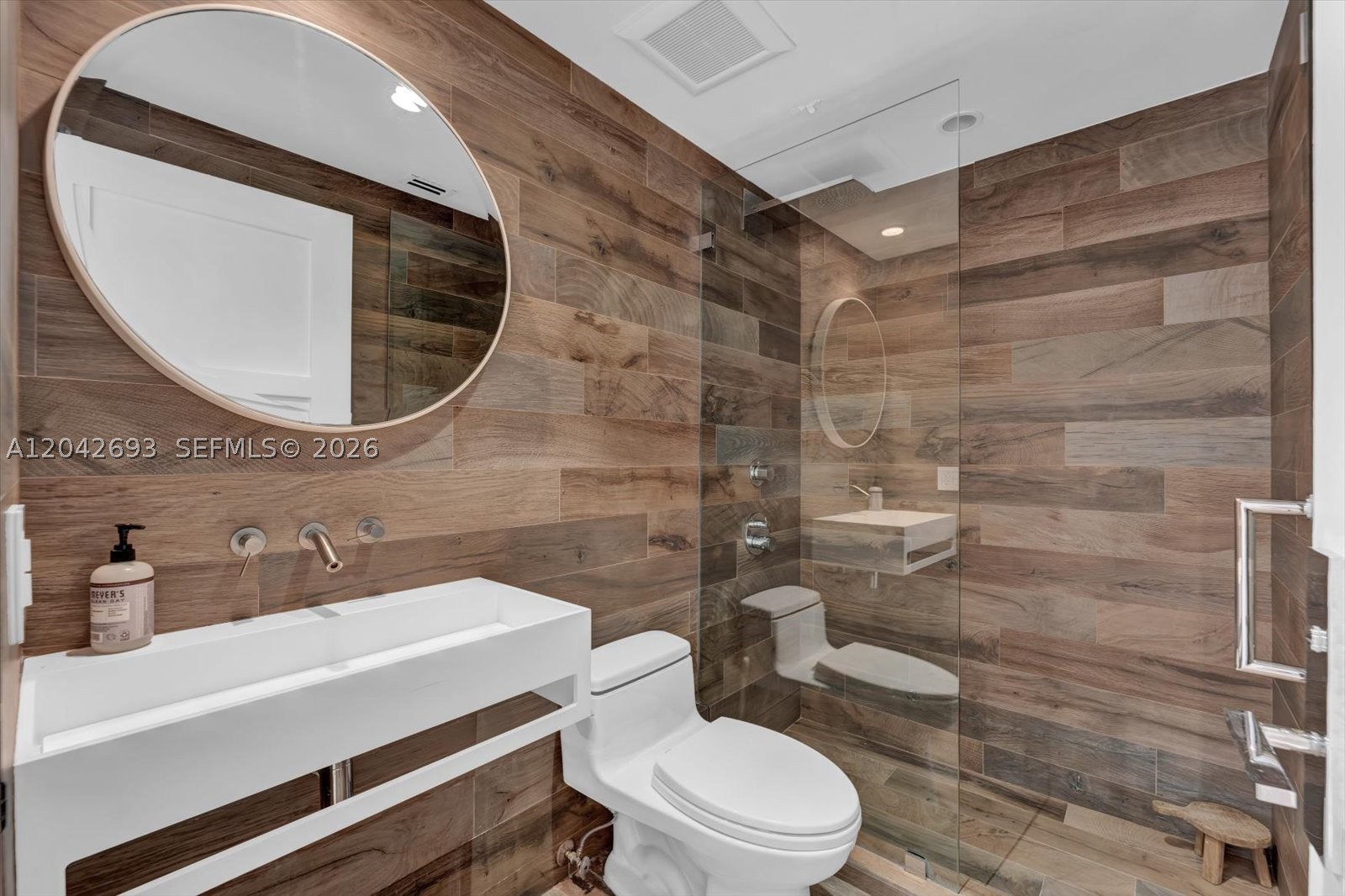 LA TOUR CONDO - Residential