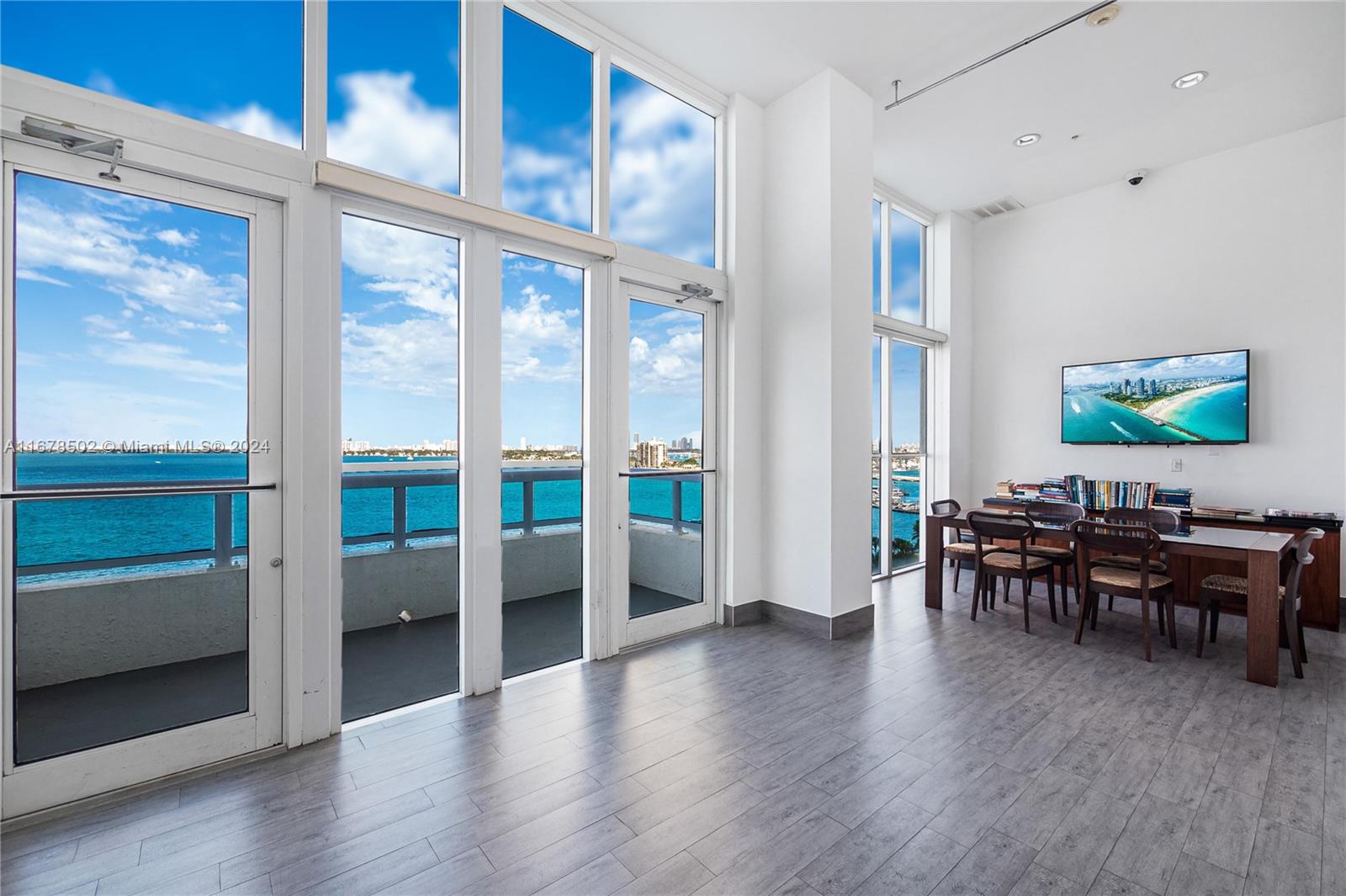 1800 CLUB CONDO - Residential