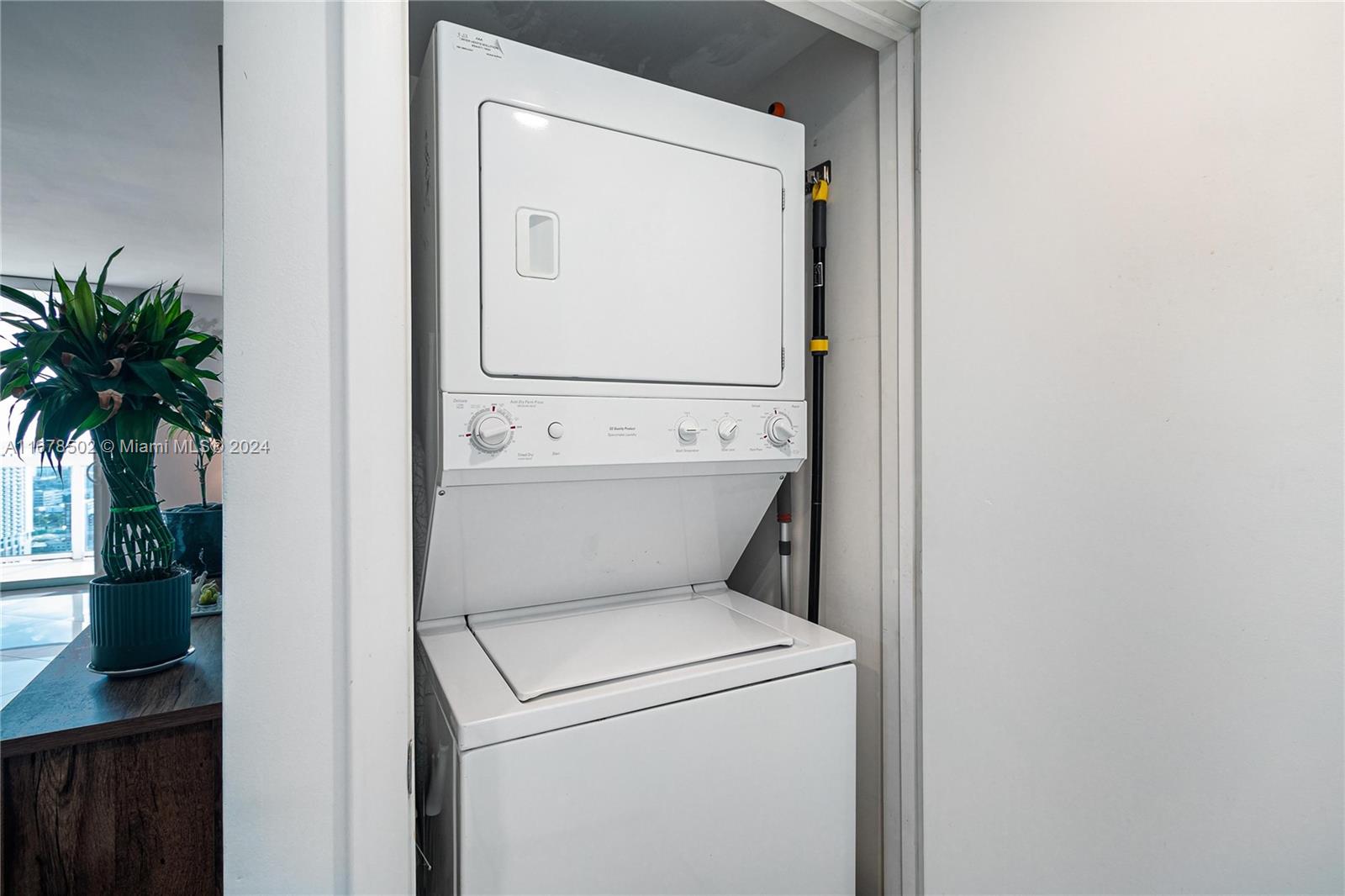 1800 CLUB CONDO - Residential